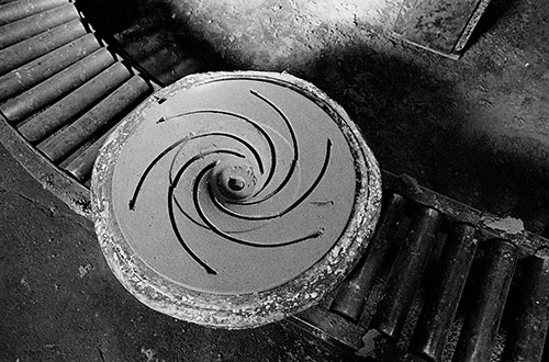 Foundry mould in preparation, Lee Howl pump factory Tipton  (1978)