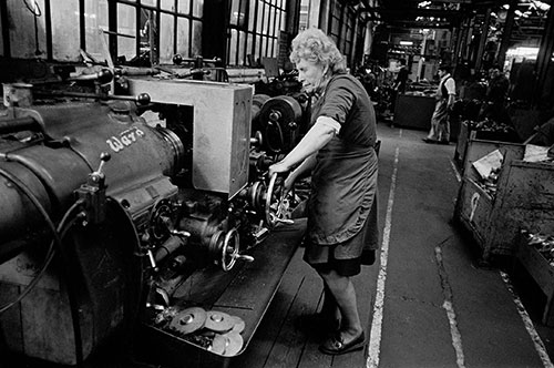 Woman lathe operator, Lee Howl pump factory Tipton  (1978)