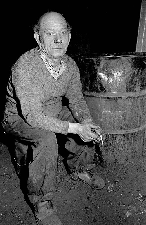 A labourer in the foundry, Lee Howl pump factory Tipton  (1978)