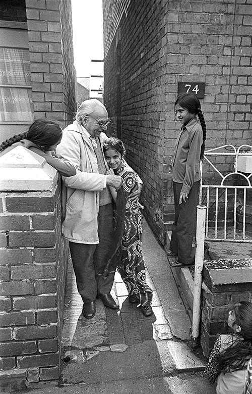 Sikh grandfather and his grandchildren Wolverhampton  (1976)