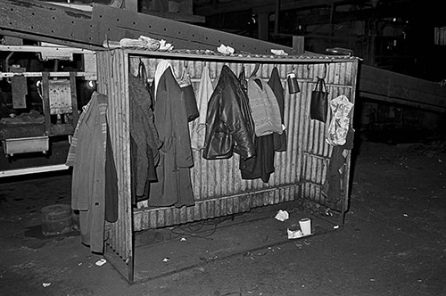 Tin shack for clothes, Birchley rolling mills, Oldbury  (1976)