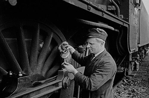 Train driver oliing driving wheels (1967)