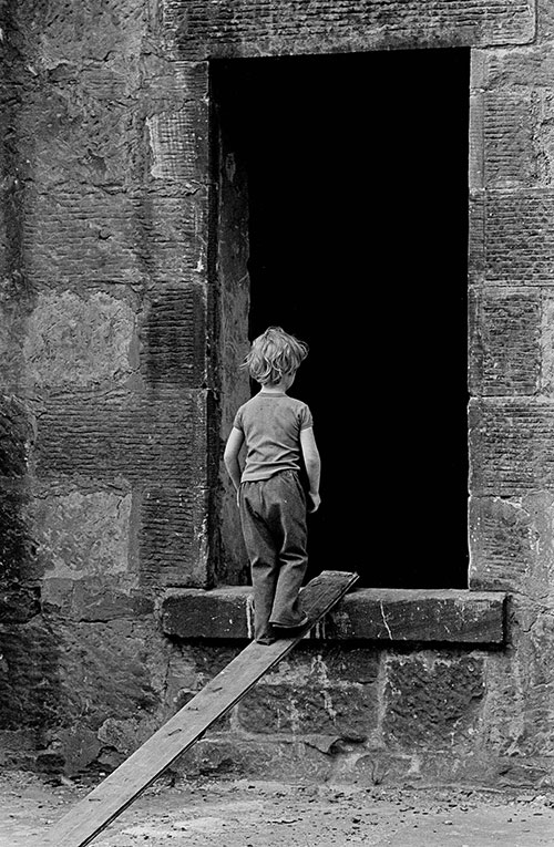 Boy entering a deserted Maryhill tenement  (1971)