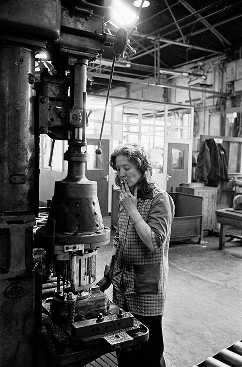 Factory worker has a quick drag, Lee Howl pump factory, Tipton  (1978)