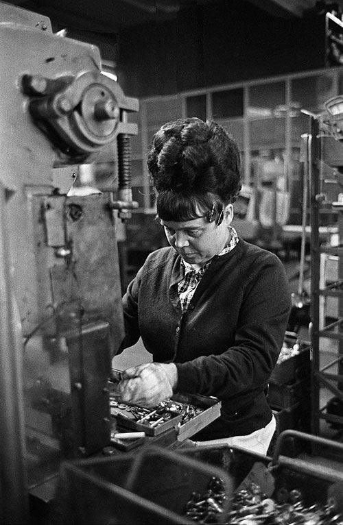 Lock assembler with a miraculous beehive, Josiah Parkes, Willenhall  (1976)