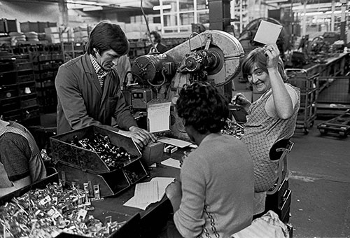Getting paid, Josiah Parkes lock factory, Willenhall  (1976)