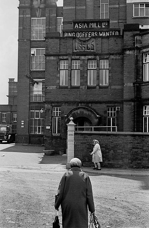 Ring doffers wanted sign, Oldham  (1969)