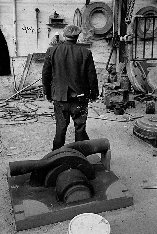 A foundryman's back and his sculpture, Lee Howl pump factory Tipton  (1978)