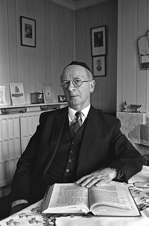 Rabbi at Jewish synagogue Wolverhampton  (1976)