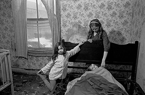 Mrs M puts her children to bed in their Balsall Heathslum, Birmingham  (1969)