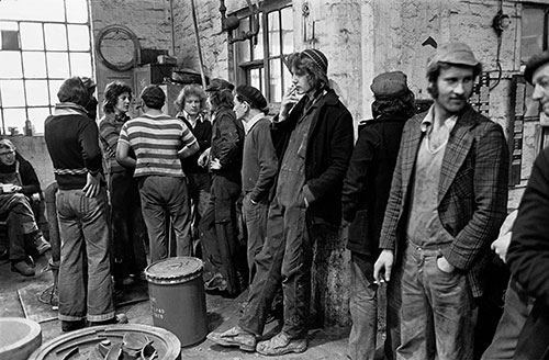 Lining up to be paid, Lee Howl, pump factory Tipton  (1978)