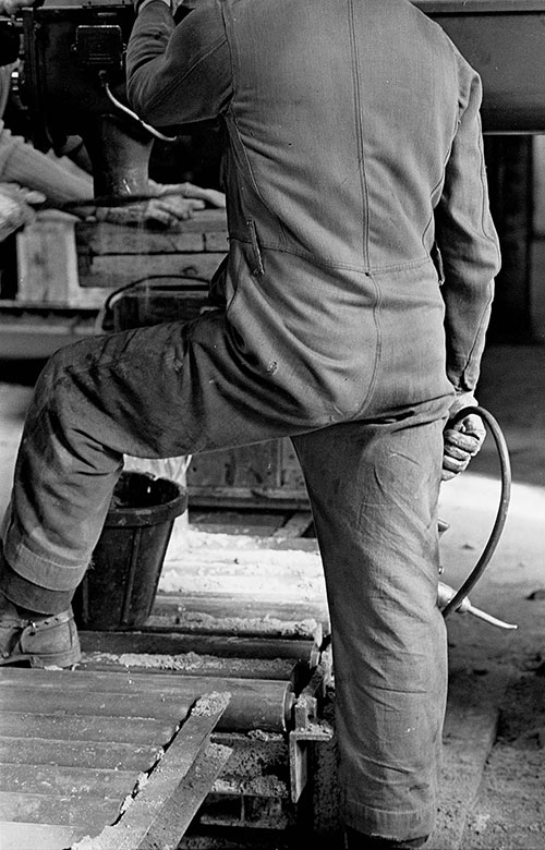 Factory worker's posture, Lee Howl pump factory Tipton  (1978)